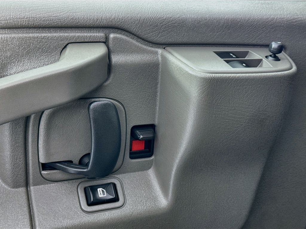 2023 Chevrolet Express Passenger 2500 1LS