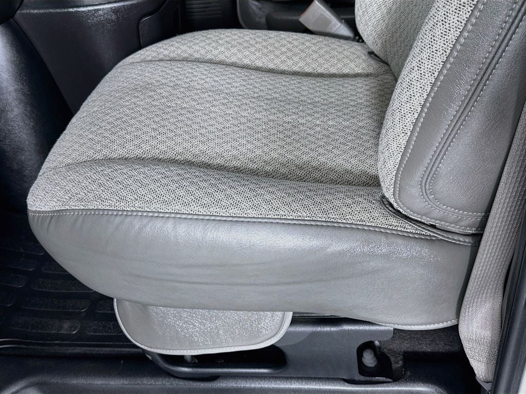 2023 Chevrolet Express Passenger 2500 1LS