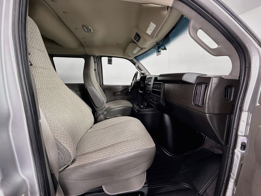 2023 Chevrolet Express Passenger 2500 1LS
