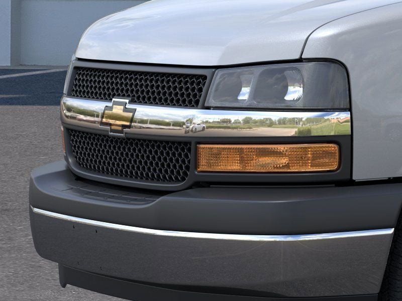 2025 Chevrolet Express Passenger 3500 1LT