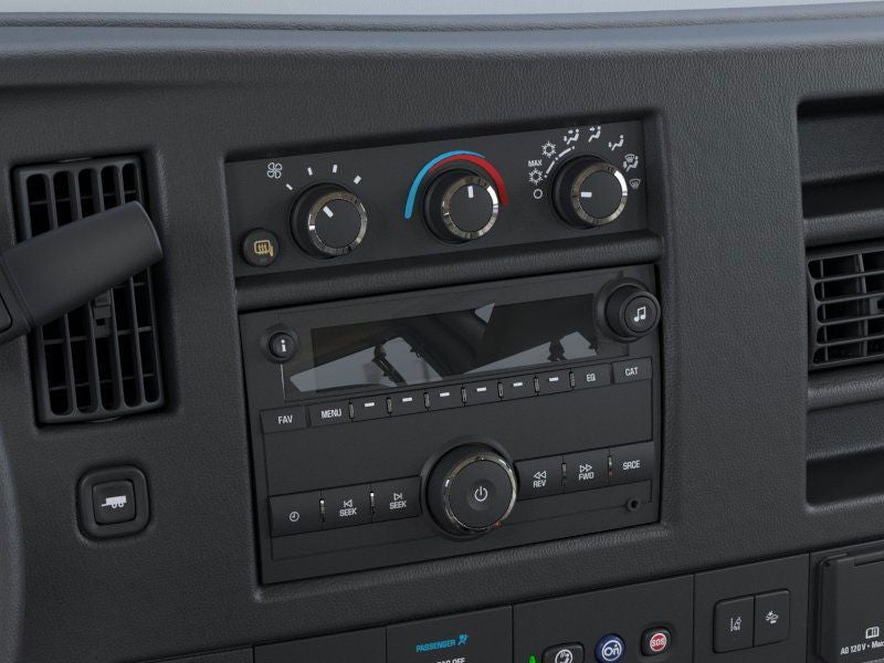 2025 Chevrolet Express Passenger 3500 1LT