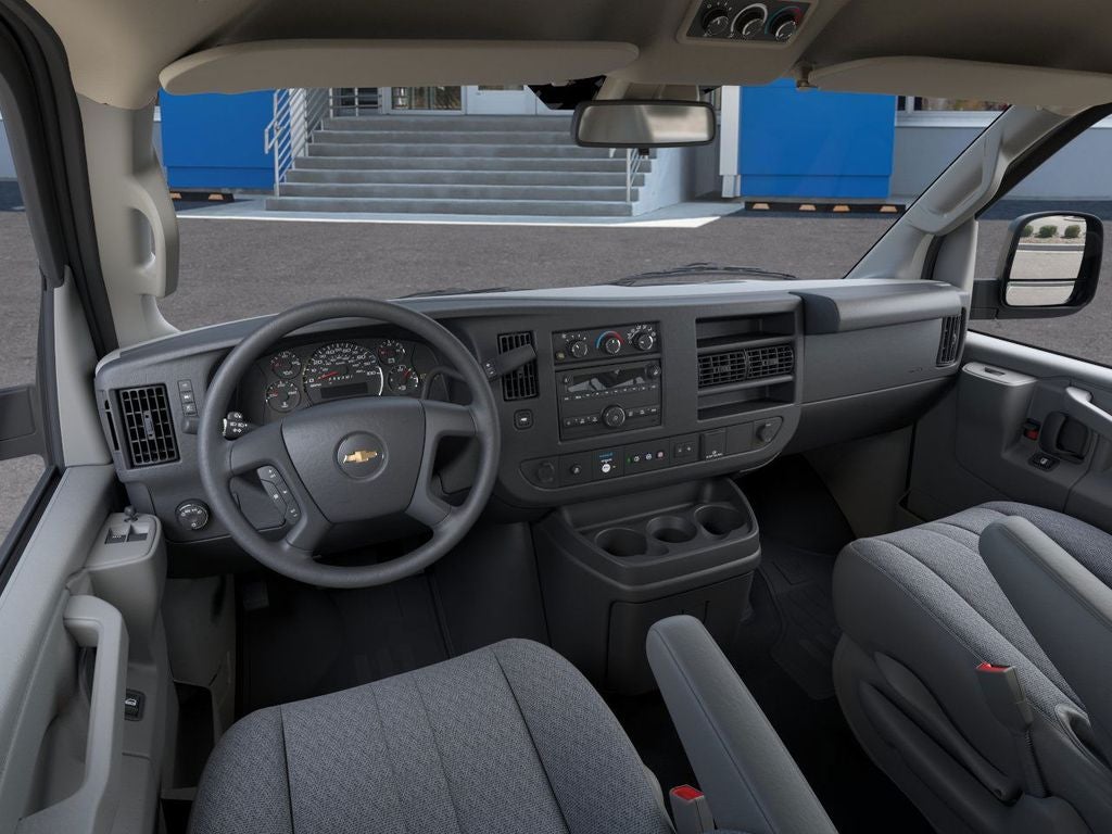 2025 Chevrolet Express Passenger 3500 1LT