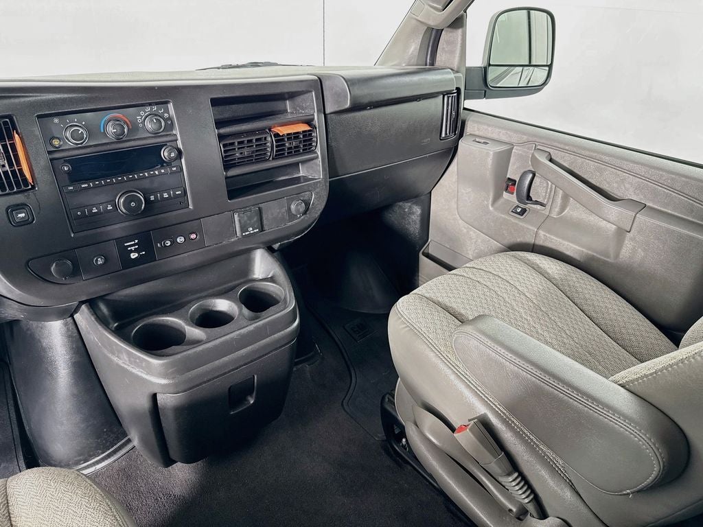 2023 Chevrolet Express Passenger 3500 1LS