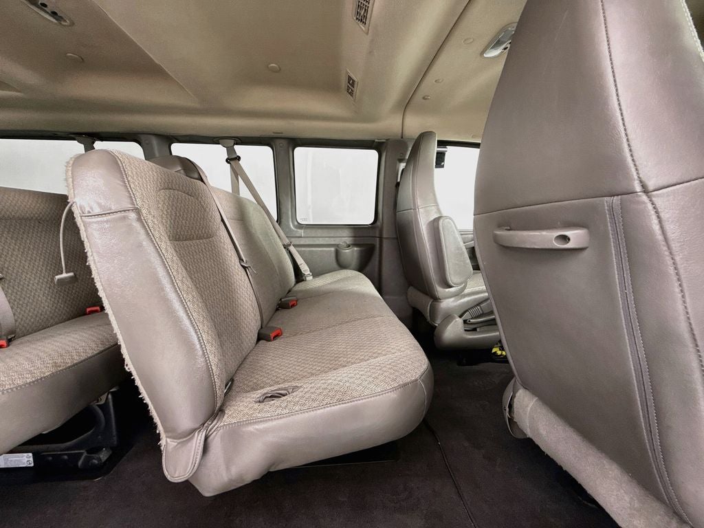 2023 Chevrolet Express Passenger 3500 1LS