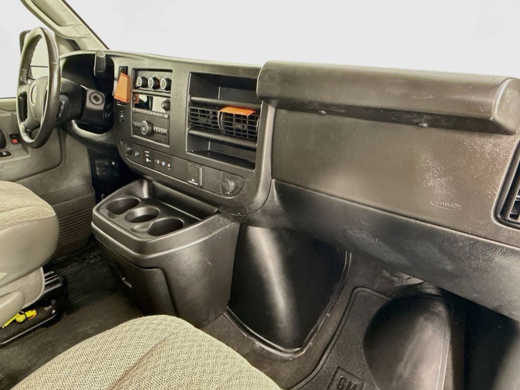 2023 Chevrolet Express Passenger 3500 1LS