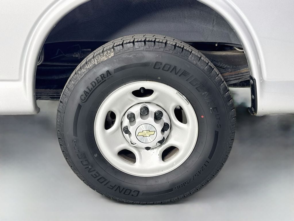 2023 Chevrolet Express Passenger 3500 1LS