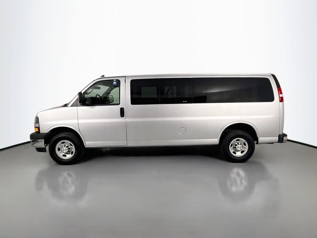 2023 Chevrolet Express Passenger 3500 1LS