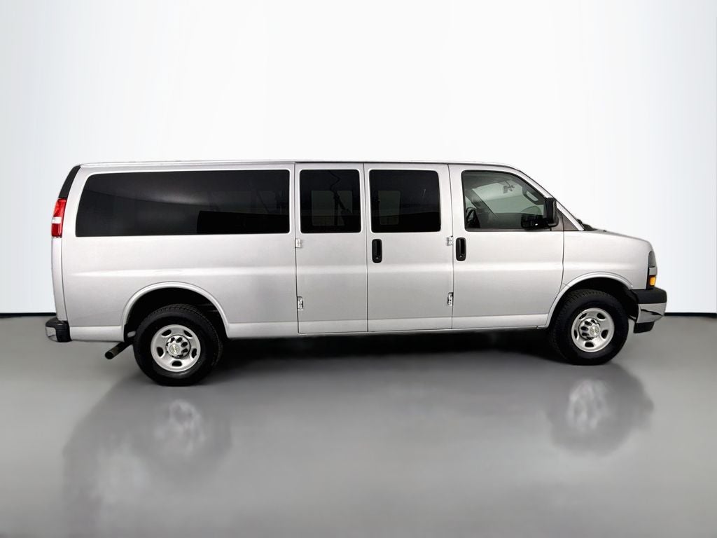 2023 Chevrolet Express Passenger 3500 1LS