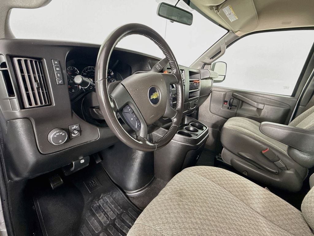2023 Chevrolet Express Passenger 3500 1LS