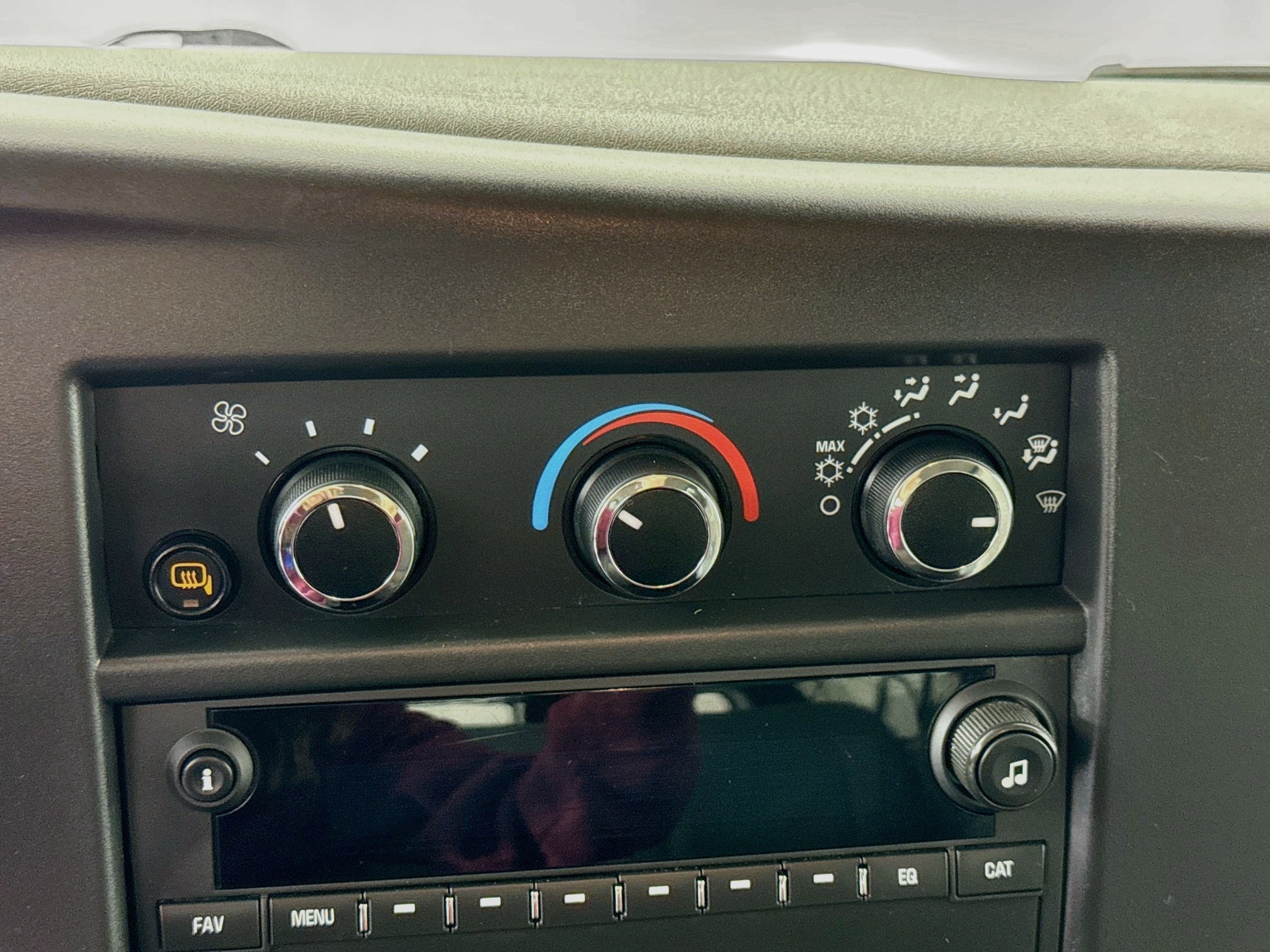 2024 Chevrolet Express Passenger LT - Photo 14