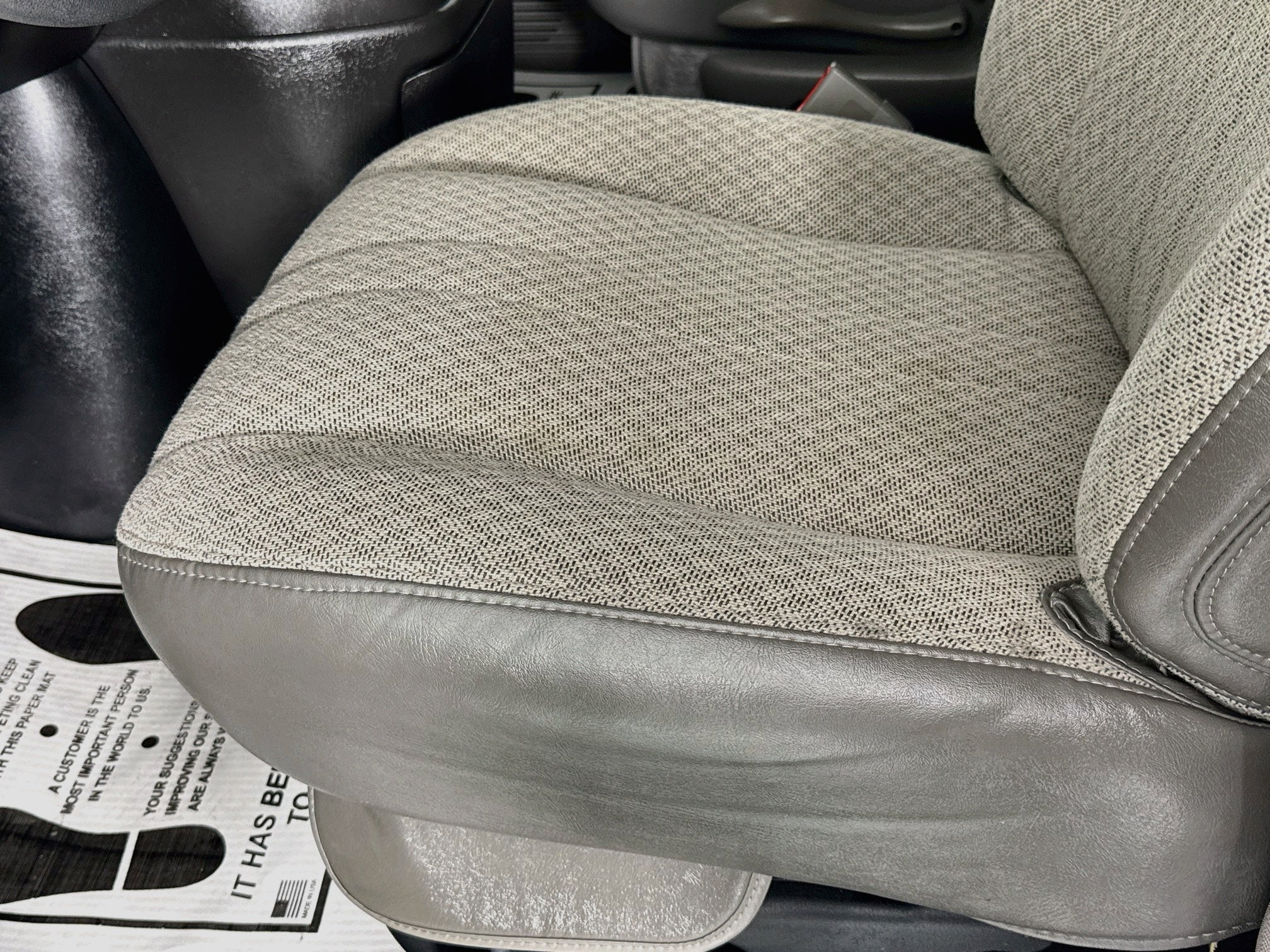 2024 Chevrolet Express Passenger 3500 1LT