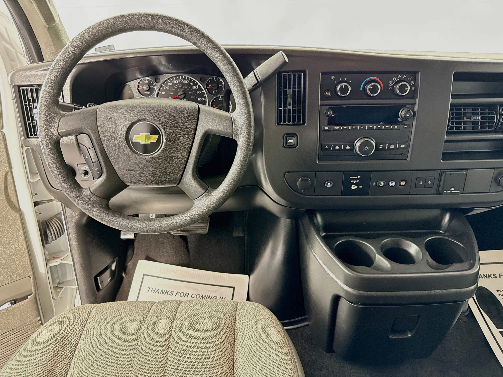 2024 Chevrolet Express Passenger 3500 1LT