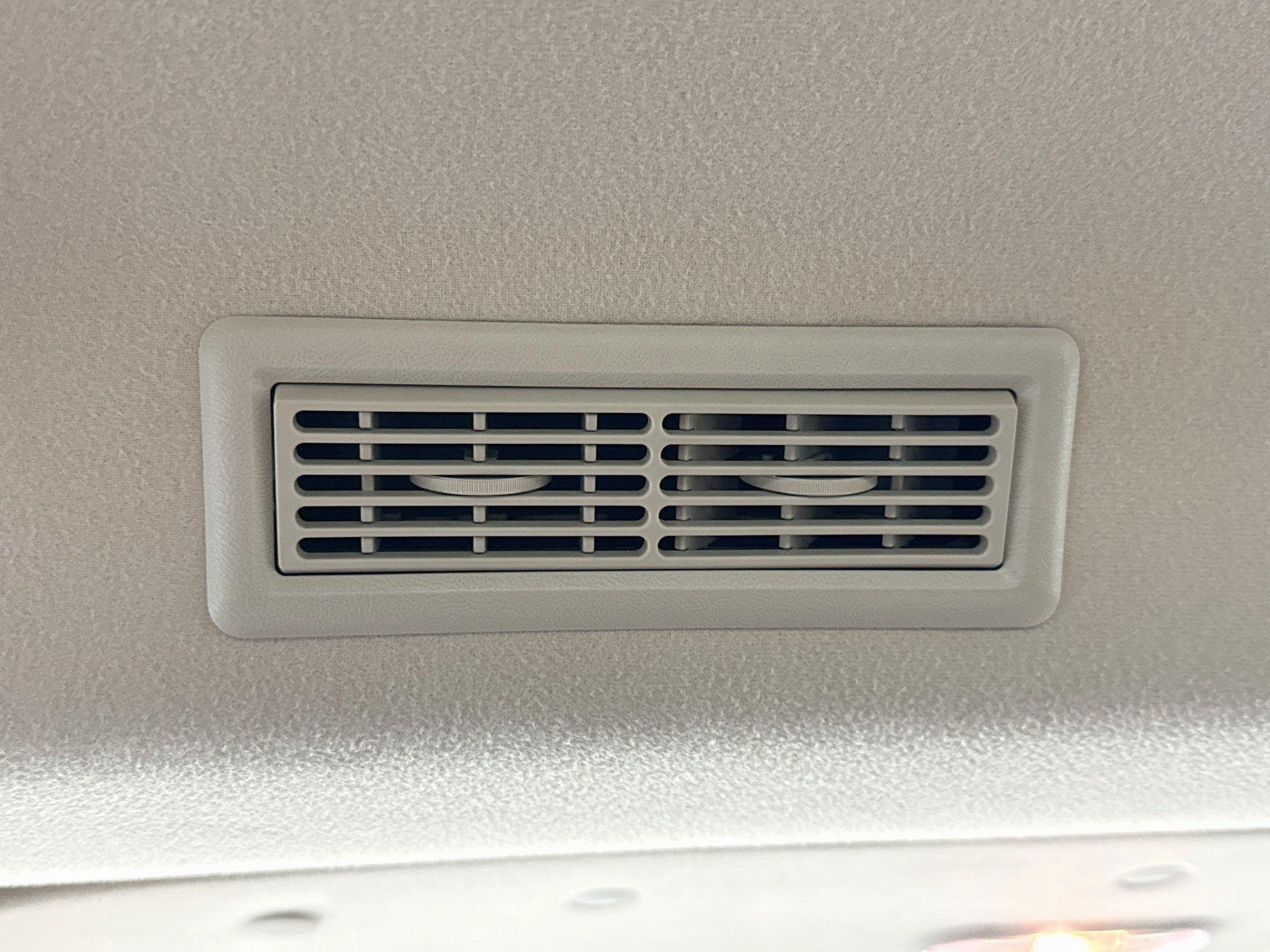 2024 Chevrolet Express Passenger LT - Photo 21