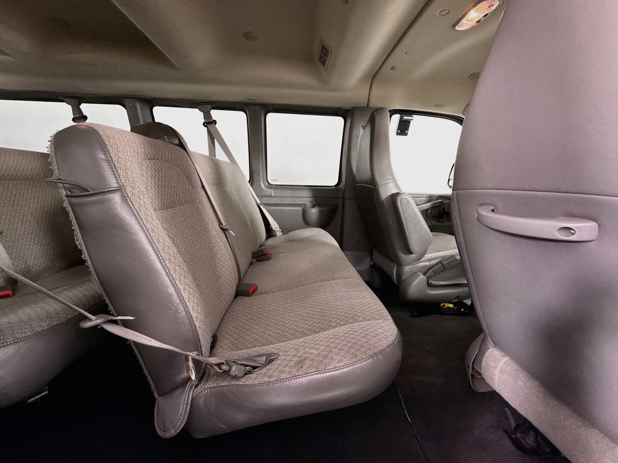 2024 Chevrolet Express Passenger LT - Photo 24