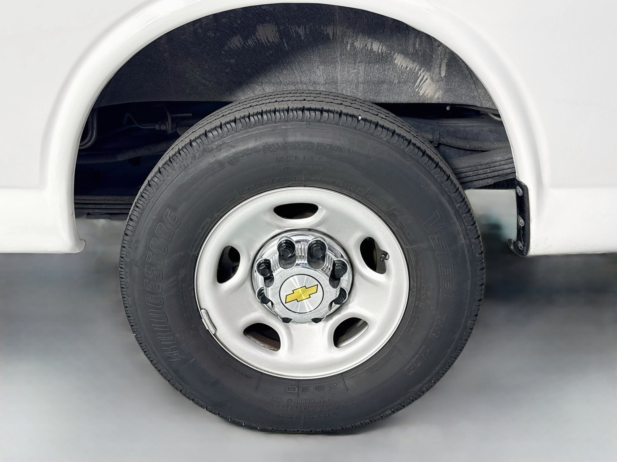2024 Chevrolet Express Passenger LT - Photo 28