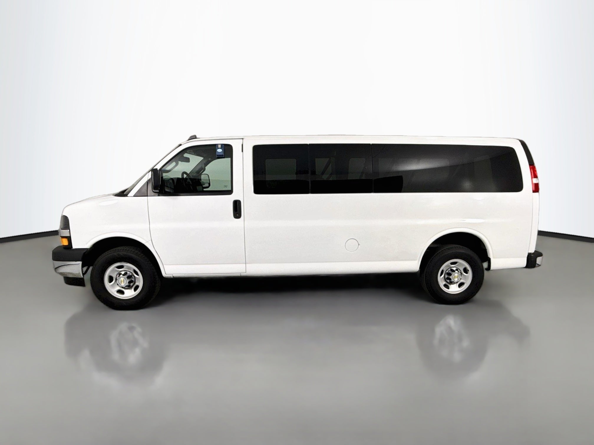 2024 Chevrolet Express Passenger 3500 1LT