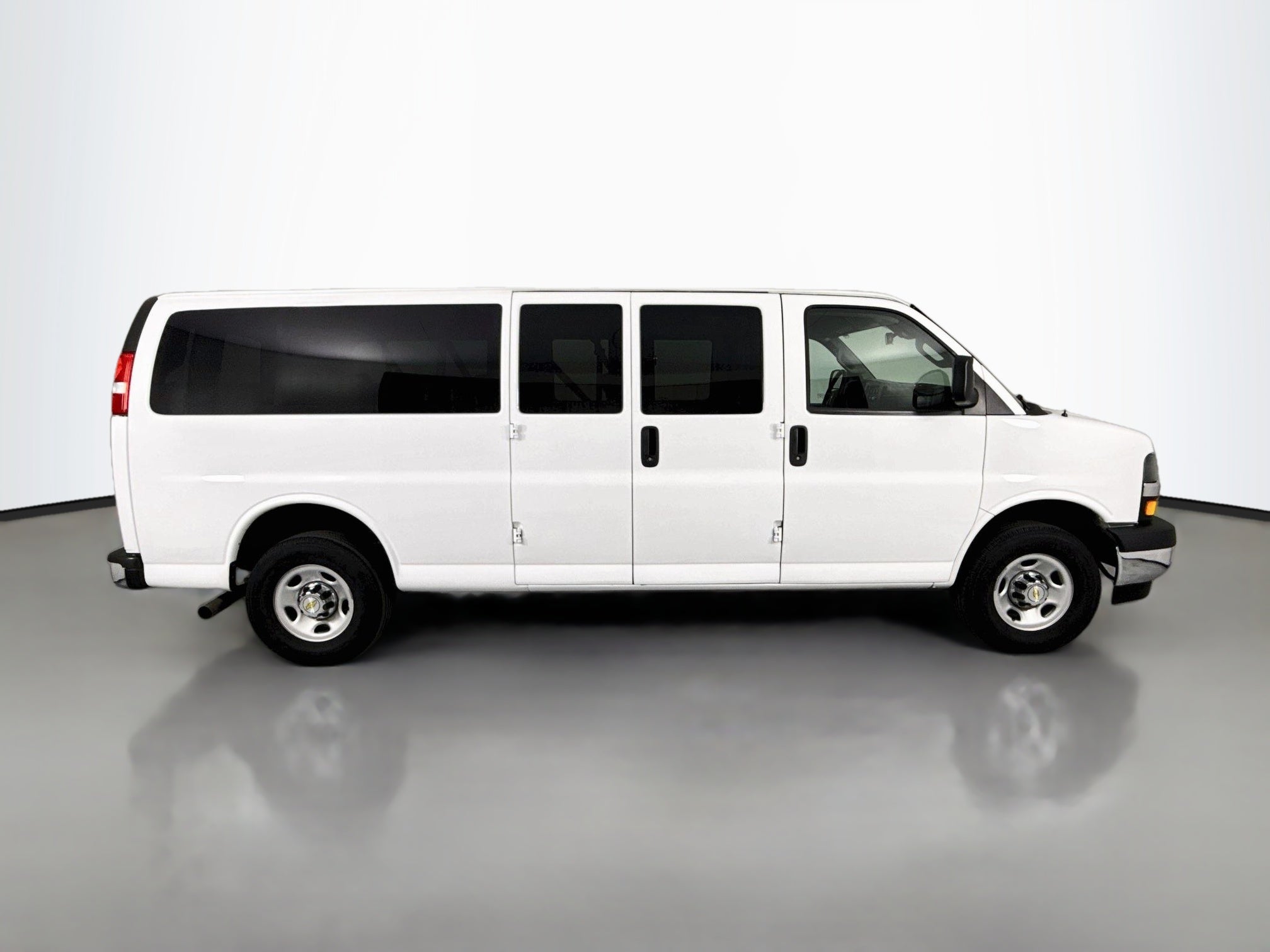 2024 Chevrolet Express Passenger LT - Photo 8