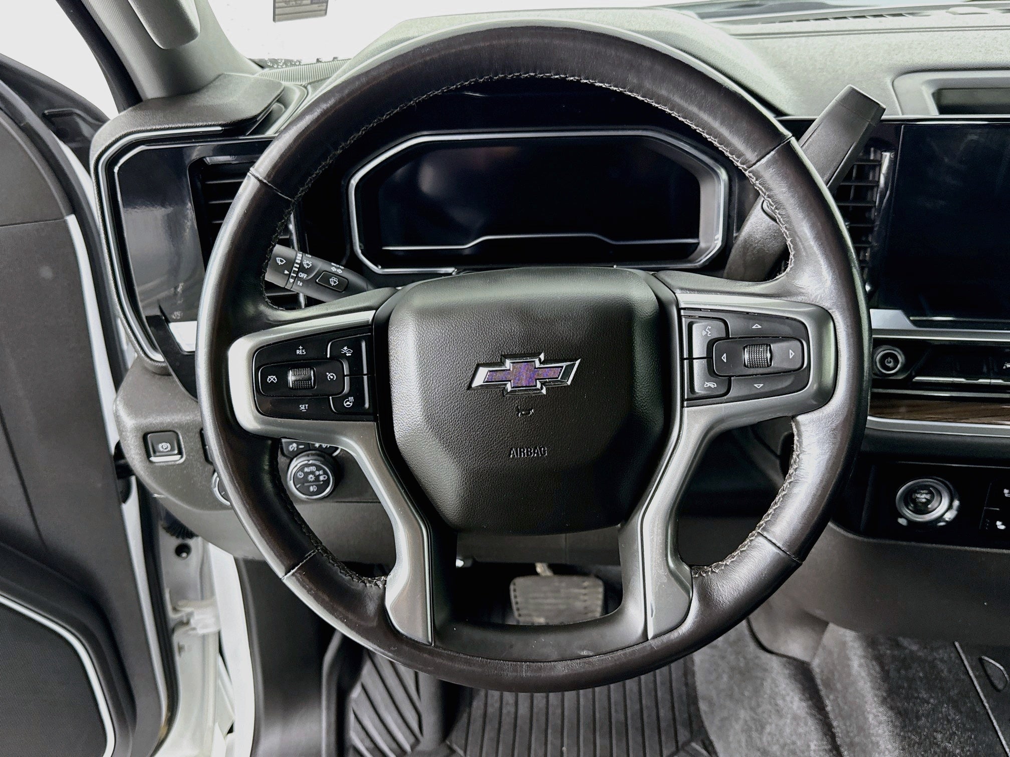 2022 Chevrolet Silverado 1500 RST - Photo 11