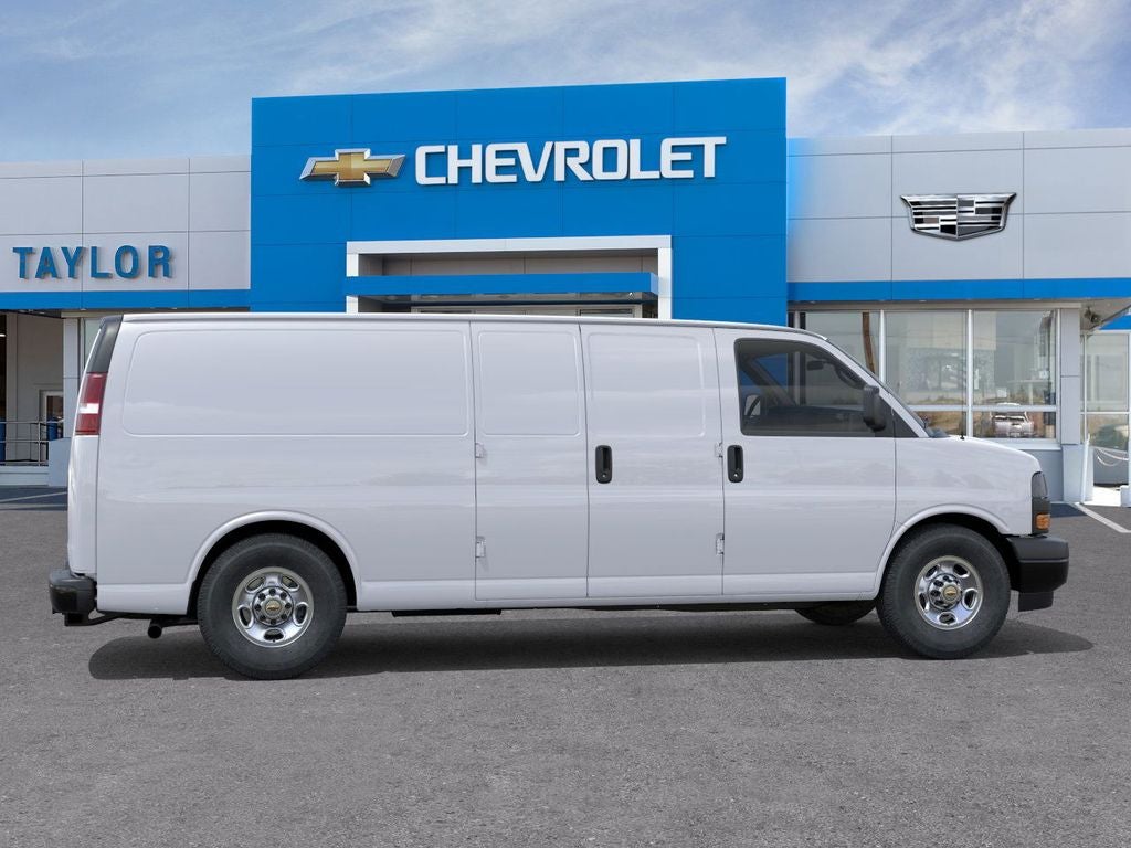 2025 Chevrolet Express Cargo 3500 WT
