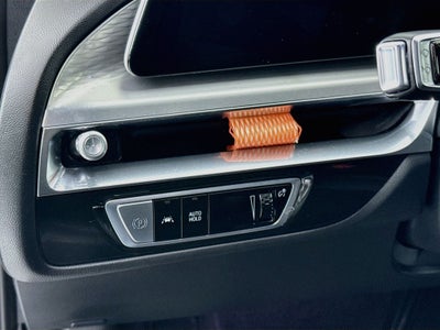 2024 Cadillac LYRIQ Luxury 2