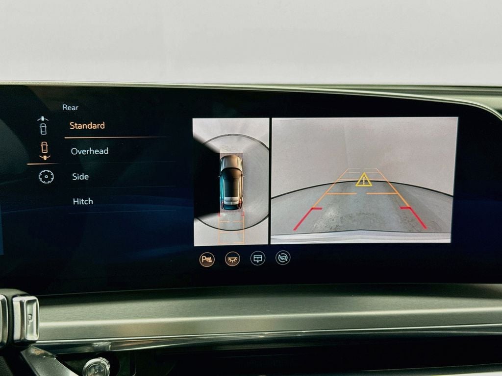 2024 Cadillac LYRIQ Luxury 2