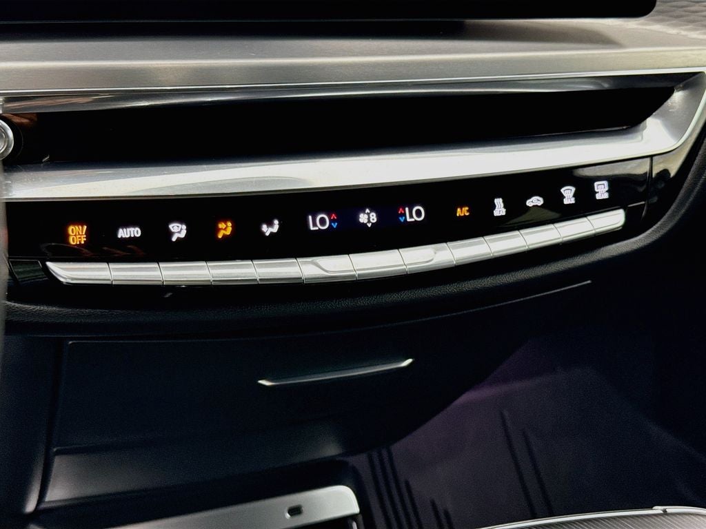 2024 Cadillac LYRIQ Luxury 2