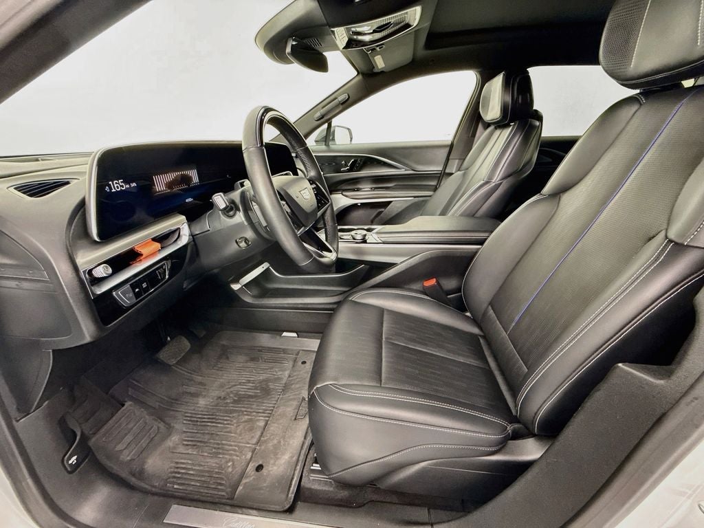 2024 Cadillac LYRIQ Luxury 2