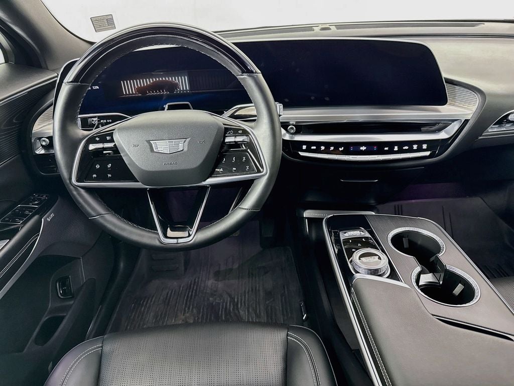 2024 Cadillac LYRIQ Luxury 2