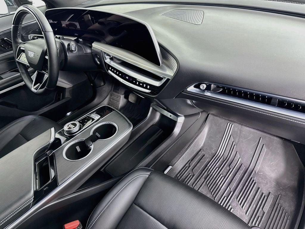 2024 Cadillac LYRIQ Luxury 2