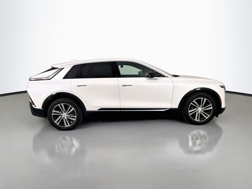 2024 Cadillac LYRIQ Luxury 2