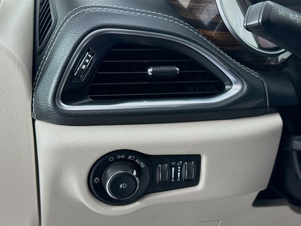 2023 Chrysler Pacifica Hybrid Limited