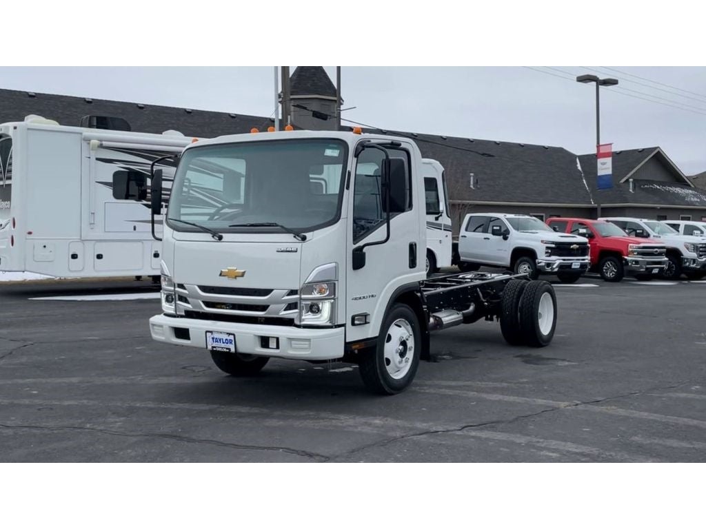 2024 Chevrolet Low Cab Forward 4500 MEDIUM ASH GRAY