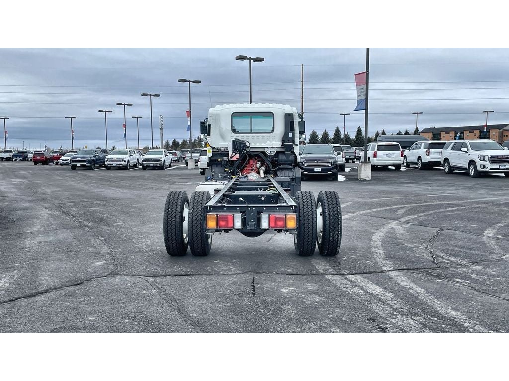 2024 Chevrolet Low Cab Forward 6500 XD MEDIUM ASH GRAY