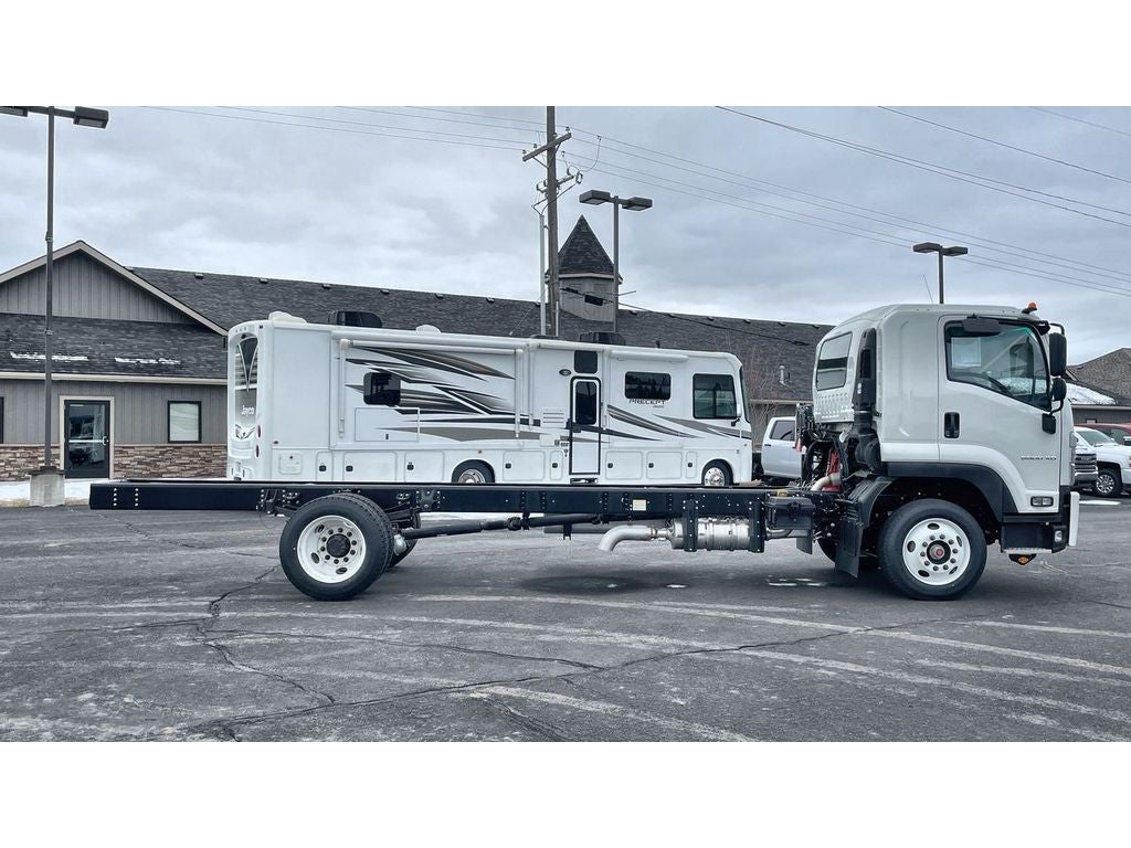 2024 Chevrolet Low Cab Forward 6500 XD MEDIUM ASH GRAY